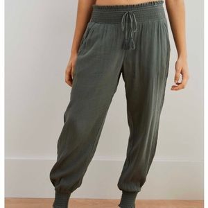 Aerie Breezy Jogger - Olive Green